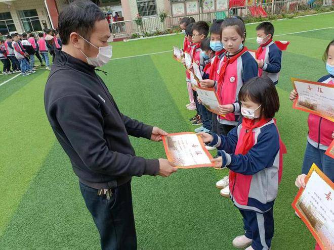 童心向党好少年 劳动技能促成长——潢川县迎宾路小学开展第二届五一劳动技能大赛活动(图10)