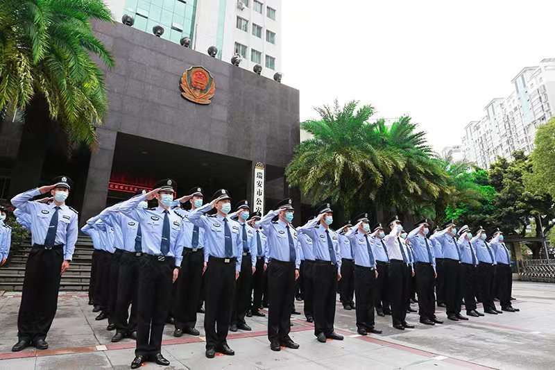 传承峥嵘岁月荣光！瑞安公安举行建局73周年暨人民警察职业荣誉仪式(图2)