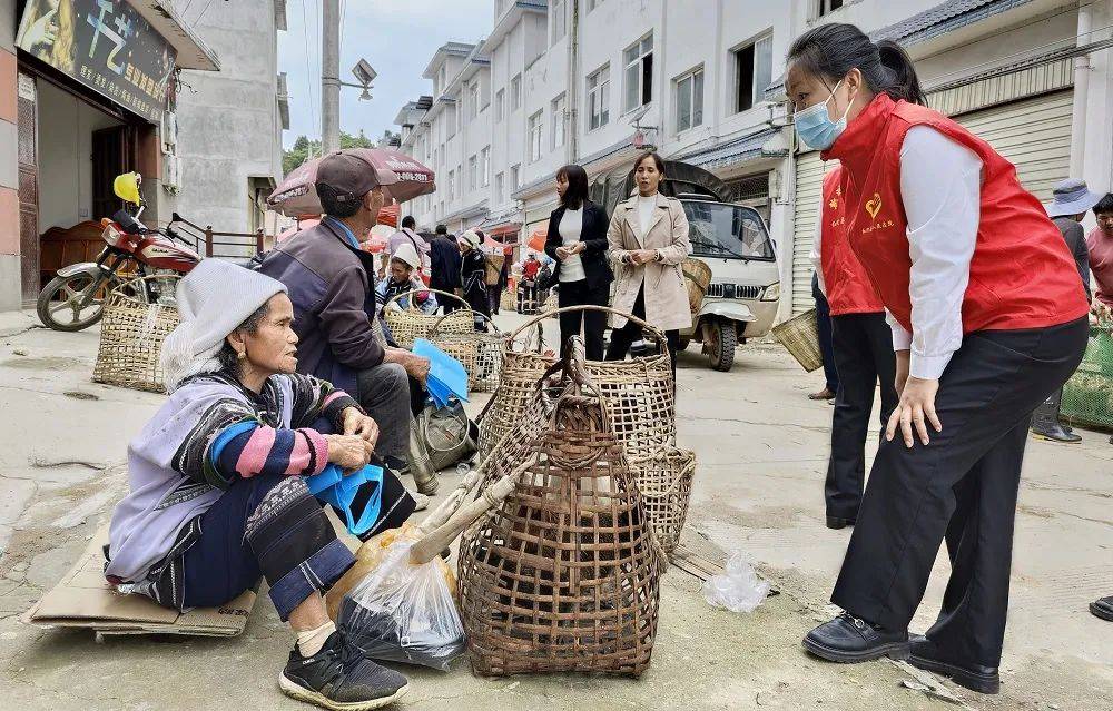 红河县**李卓亚荣获“全省**文化建设工作表现突出个人”荣誉称号(图2)