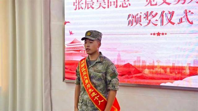 说“我不能说”的兵哥哥，再获荣誉、奖金全捐！(图4)