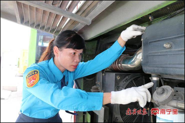 南宁这名女公交司机荣获全国“最美公交司机”称号(图1)